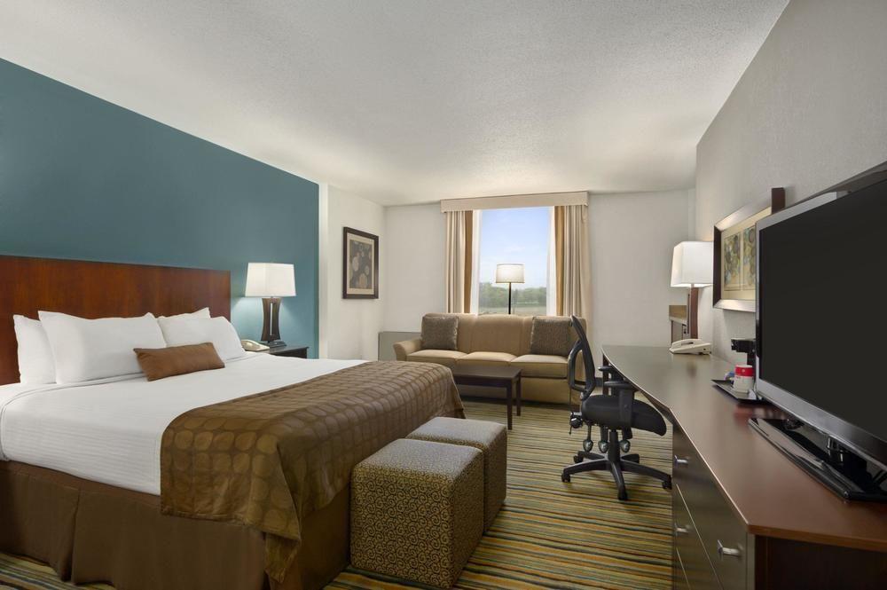 Delta Hotels By Marriott Minneapolis Northeast Exterior photo