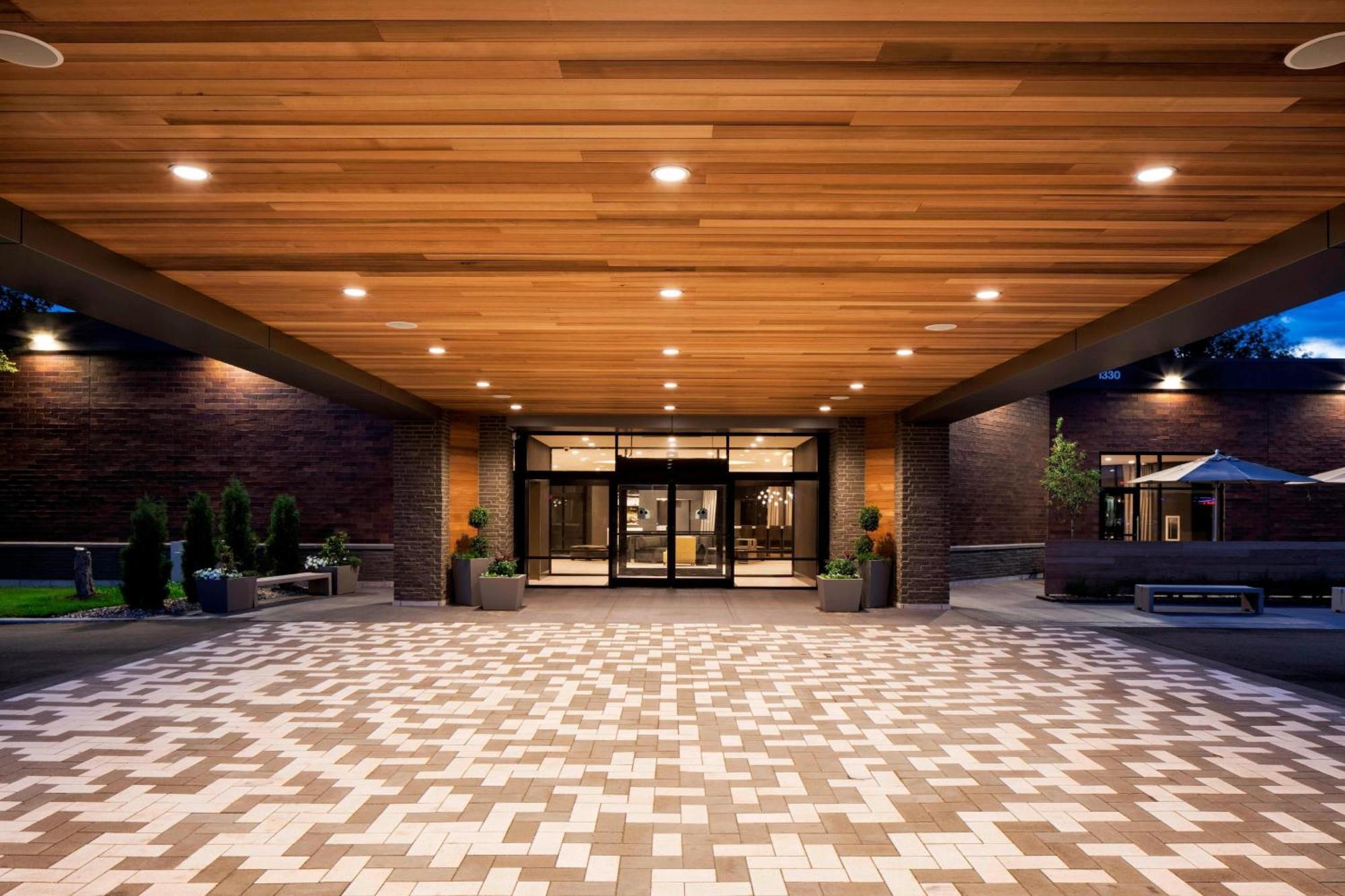 Delta Hotels By Marriott Minneapolis Northeast Exterior photo