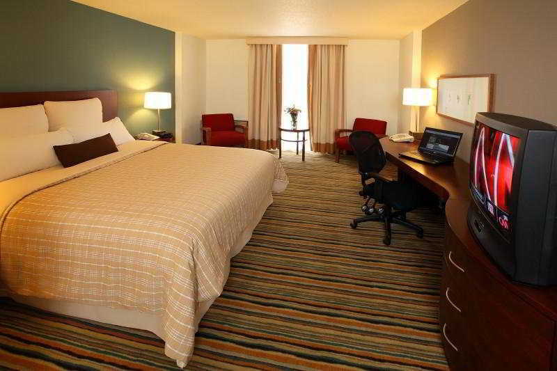 Delta Hotels By Marriott Minneapolis Northeast Room photo